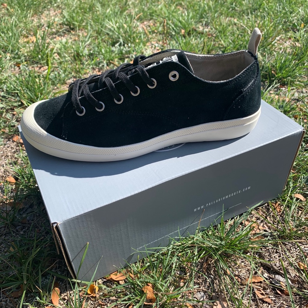 Palladium low top sneakers *NEW*